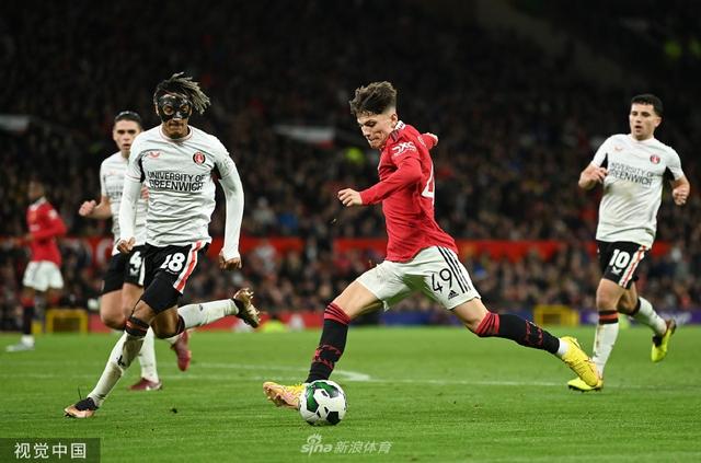 更因为他在 更因为他在