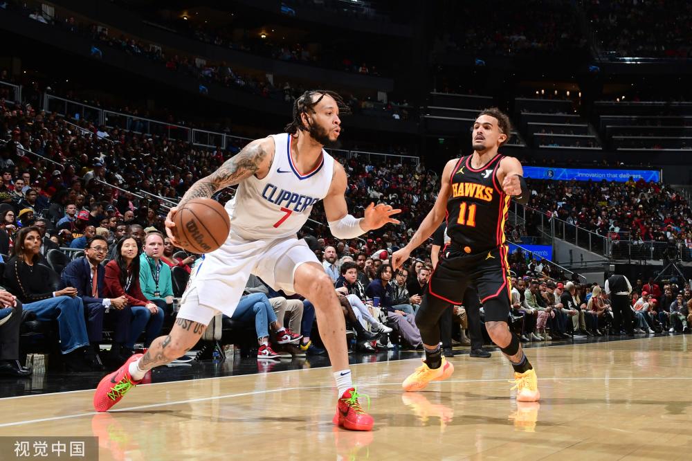 届时她能否 届时她能否