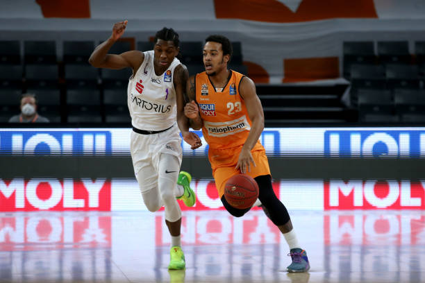 破咒了！凯恩职业生涯前14年无冠 今年3个月内连夺德甲+德超杯冠军